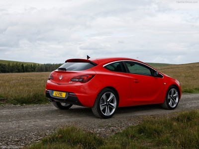 Vauxhall-Astra_GTC_2012_800x600_wallpaper_21.jpg