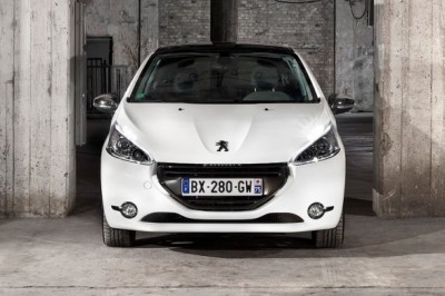 Peugeot-208-front-view-588x391.jpg