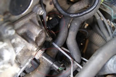 Struggling to find coolant temperature sensor.jpg