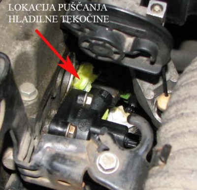 Termostat - Clio 2 - puščanje hl. tekočine.jpg
