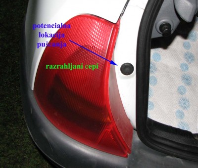 Clio - voda v prtljažniku - 2.jpg