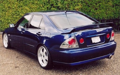 lexus_is200_1.jpg