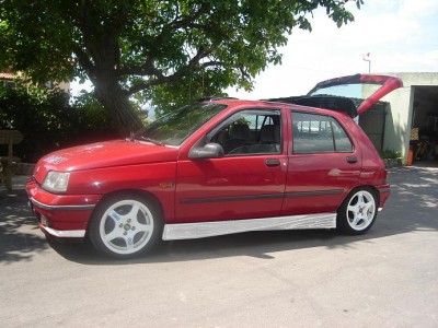 Clio red white 02.jpg