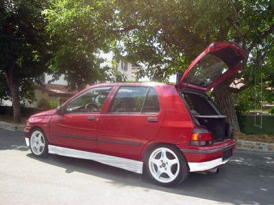 Clio red white 01.jpg