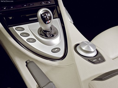 BMW-M6_Cabrio_2007_800x600_wallpaper_24.jpg