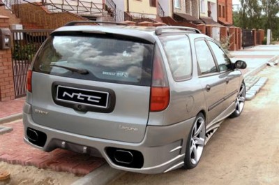 renault_lagunahstf60369euro.jpg