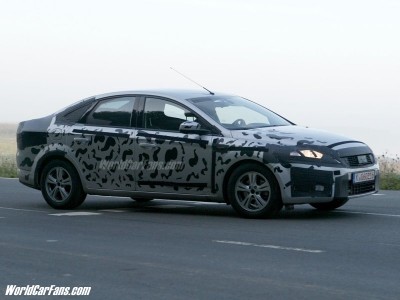 ford mondeo saloon_1.jpg