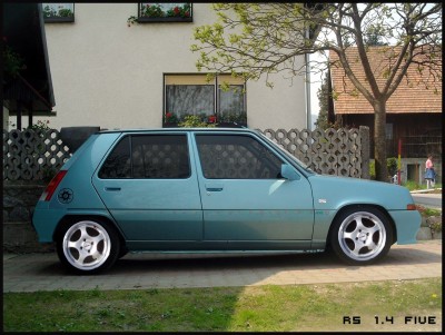 renault521082585 copy.jpg