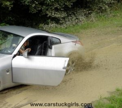 Nissan_350Z_mud_stuck_005.jpg
